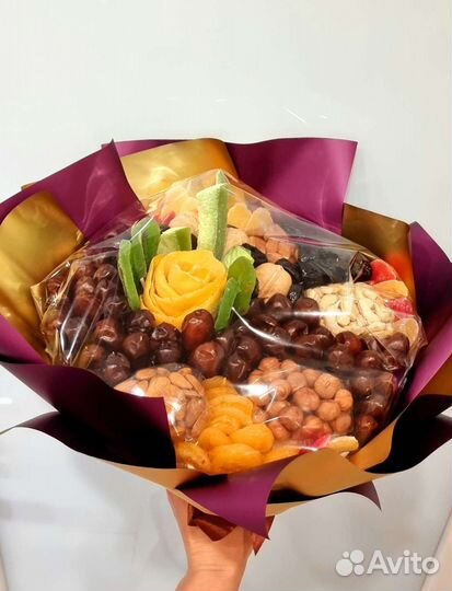 Съедобный букет из сухофруктов и орехов