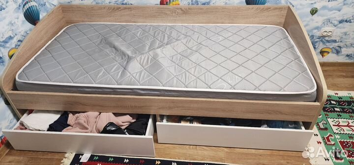 Кровать односпальная 90х200 с матрасом бу