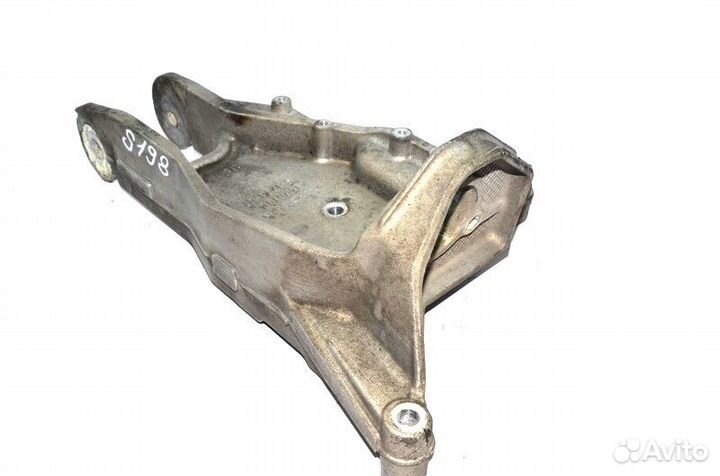 Кронштейн воздушной подушки кабины, передний правы