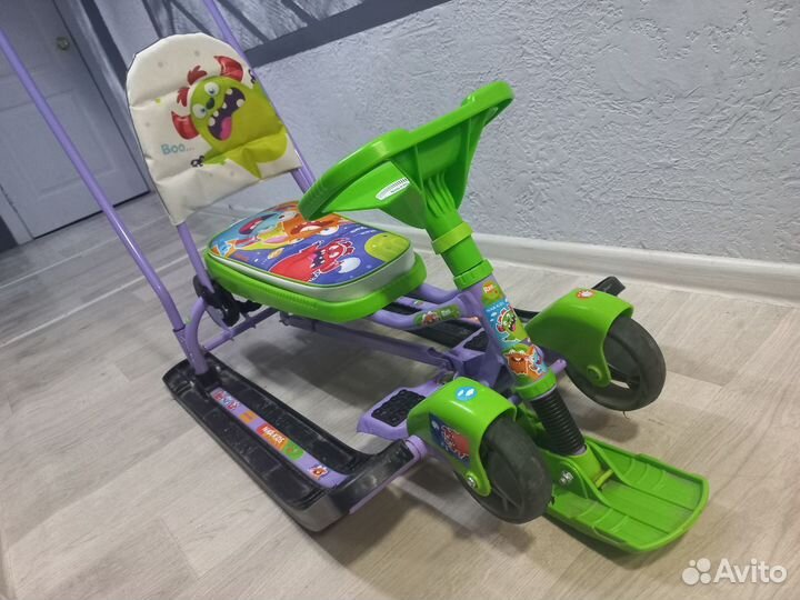 Снегокат с ручкой и колесами