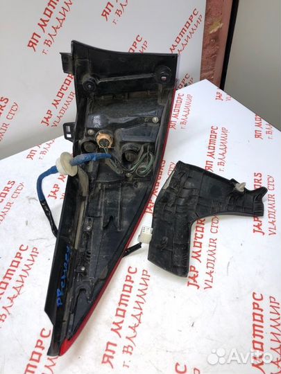 Фонарь задний правый Mazda Premacy CW LF 2011