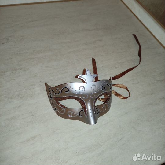 Венецианская маска несколько