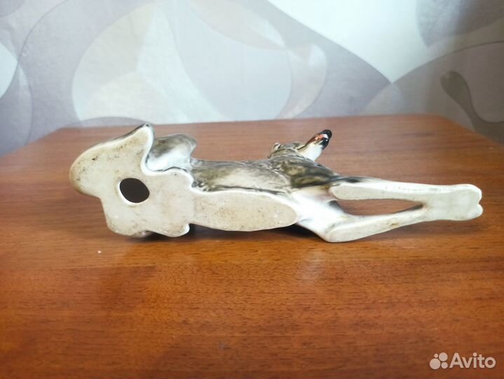 Статуэтка собаки, фарфор