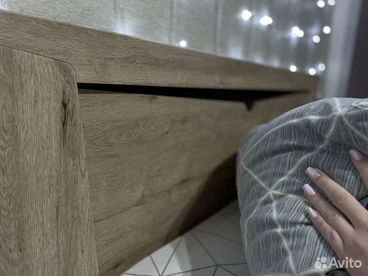 Кровать и тумбочки