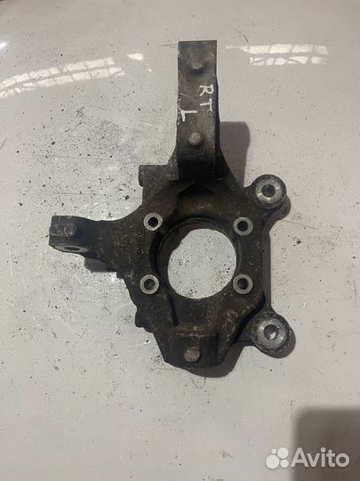 Кулак передний левый Додж гранд караван 2008+