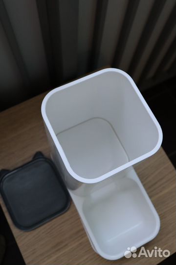 Автоматическая кормушка для кошек и собак