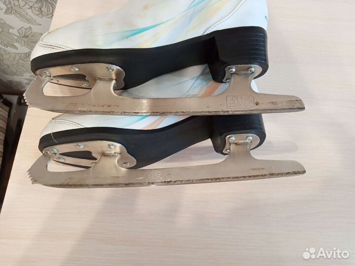 Коньки фигурные женские 38 размер