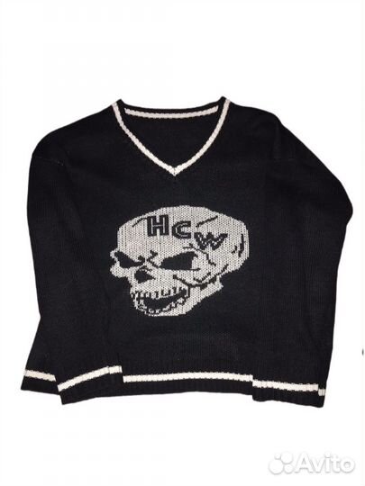 Свитер с черепом