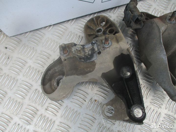 Кронштейн опоры двигателя Audi A4 B6