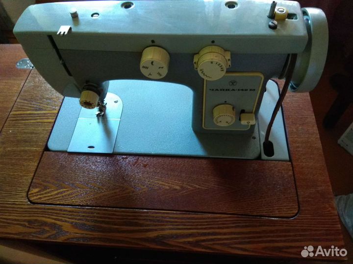 Швейная машина чайка 142м
