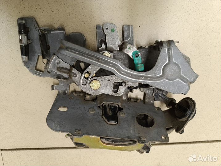 Замок двери задней правой Chrysler Voyager/Caravan (RG) 2001-2008