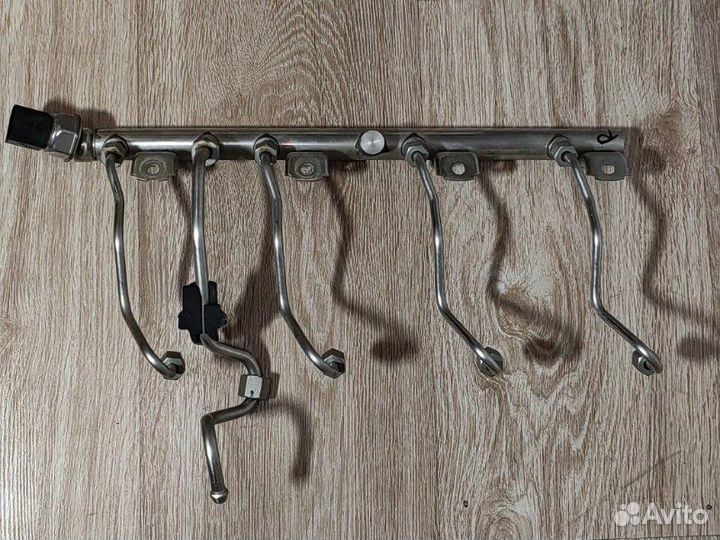 Топливная рампа правая Bmw 5 F10 N63B44 2011