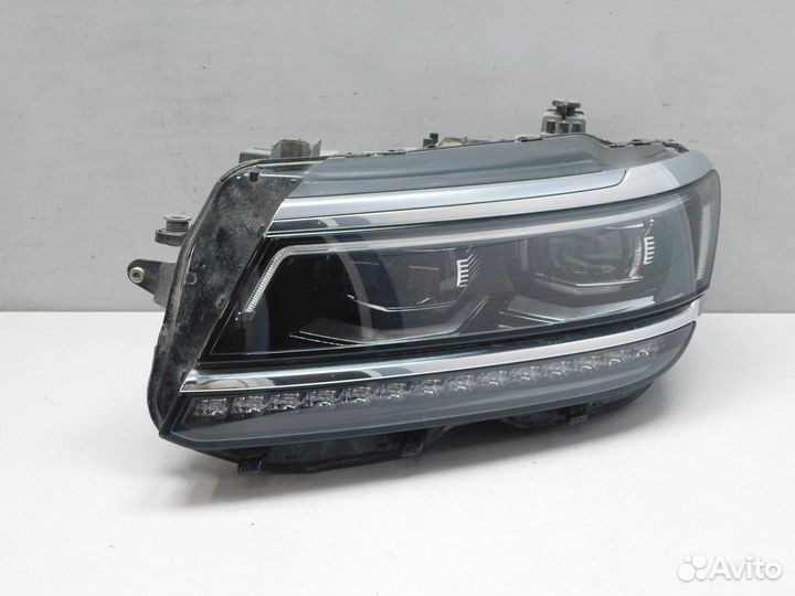 Фара левая Volkswagen Tiguan