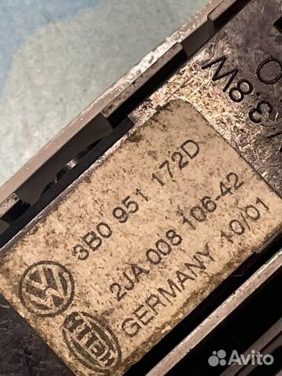 Плафон освещения салона 3B0951172D