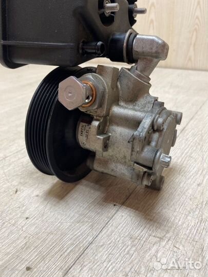 Насос гидроусилителя руля Mercedes Benz E230 W211