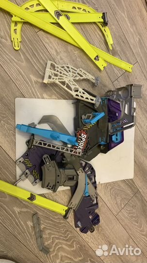 Трек - парковка с горкой