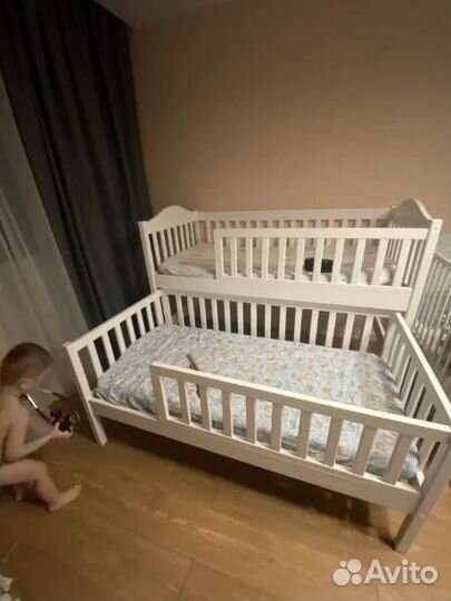 Детская кровать с бортиком