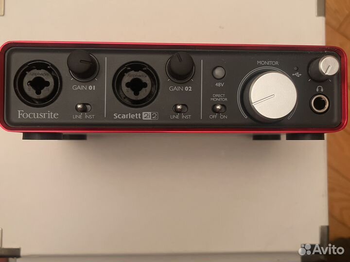 Внешняя звуковая карта focusrite Scarlett 2i2