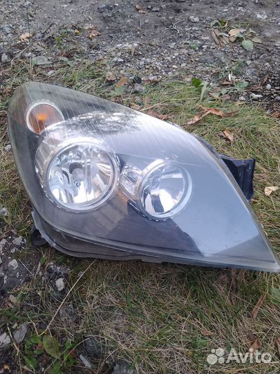 Фара передняя правая на opel astra h