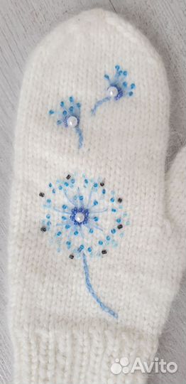 Варежки вязаные с вышивкой