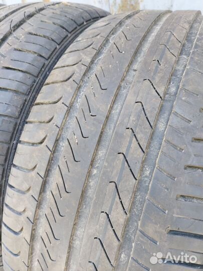 GT Radial Champiro FE1 215/50 R17