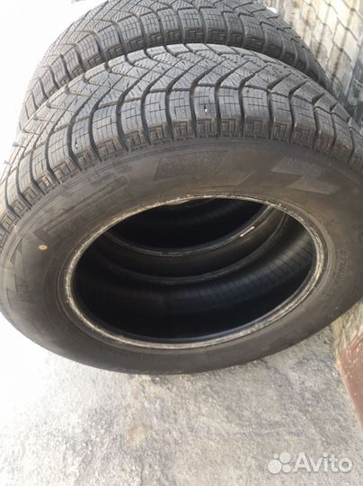 Pirelli Ice Zero FR 215/60 R16