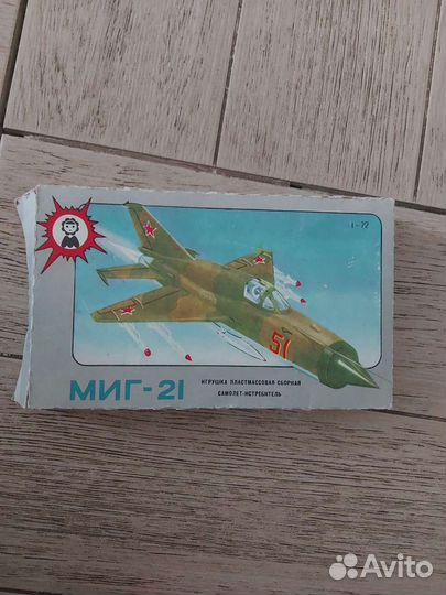 Сборная модель Самолета Миг 21 СССР