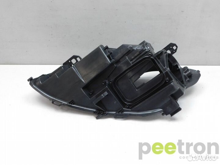 Б/У Б/У Корпус фары правой новая A1769066000