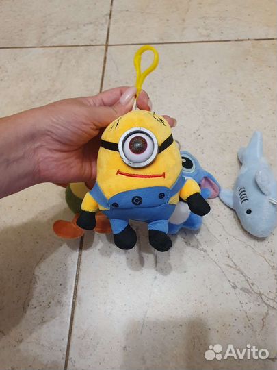 Миньон, стич, акула, авокадо. Брелок
