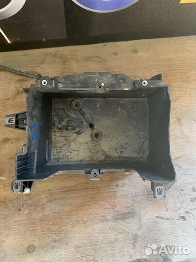 Корпус площадка крепления аккумулятора акб Renault