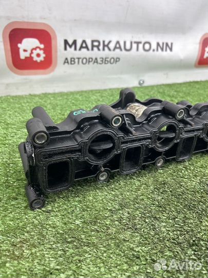 Коллектор впускной правый Audi Q7 4L 3.0 дизель