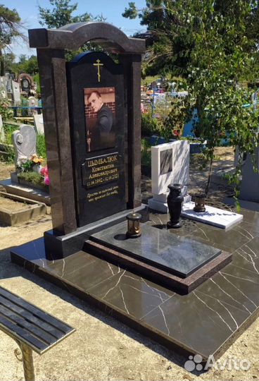 Уборка и благоустройство на кладбище