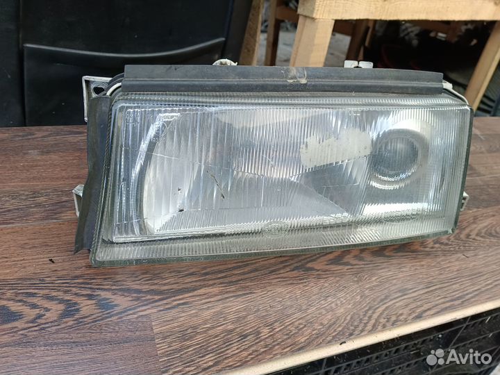 Левая фара Hella для Skoda Octavia A4 1998 год