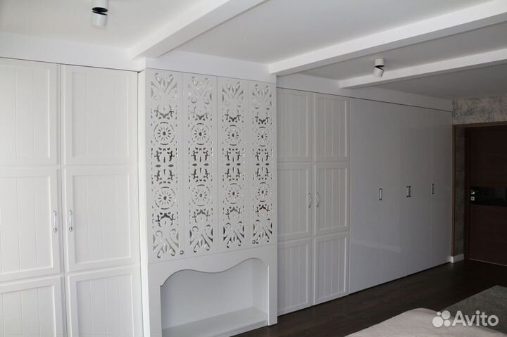 Угловой шкаф распашной