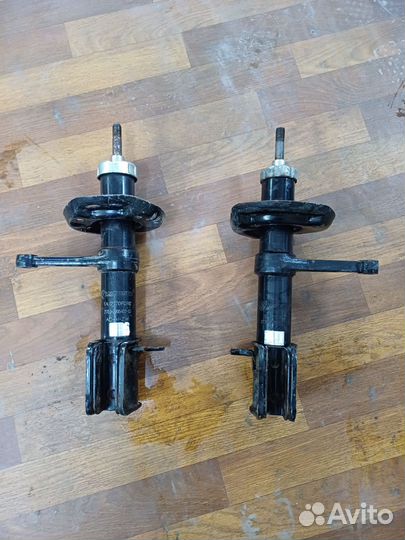 Стойки амортизаторы priora передние