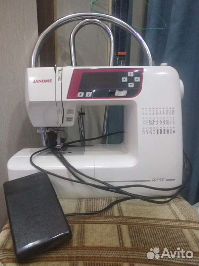 Швейная машина Janome