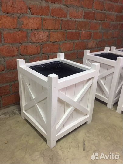 Вазон из дерева для цветов