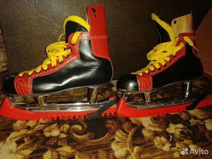 Коньки хоккейные