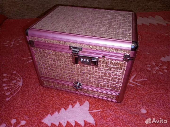 Сундук для косметики