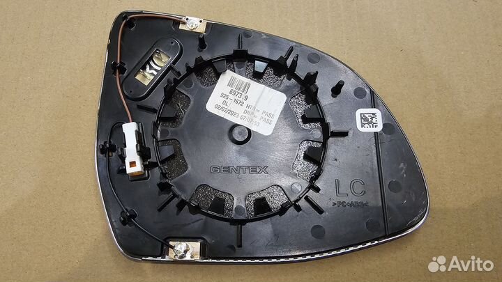 Зеркальный элемент правый Volvo XC40 Bliss
