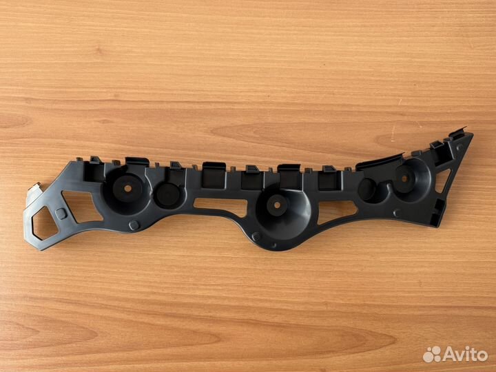 Кронштейн левый заднего бампера Renault Logan 2