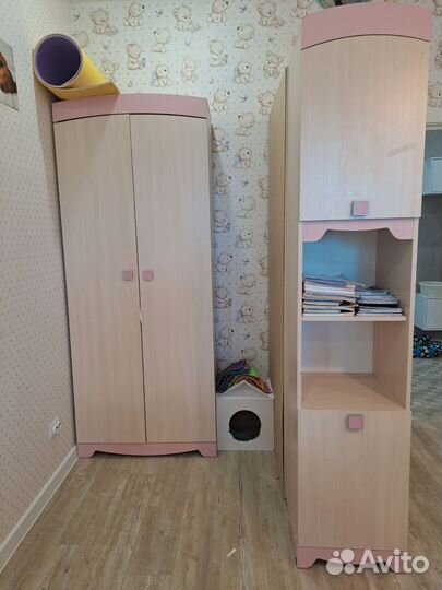Мебель детская: шкаф, стол, кровать,комод