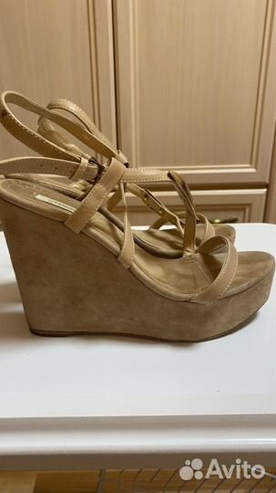 Босоножки на танкетке 38 размер