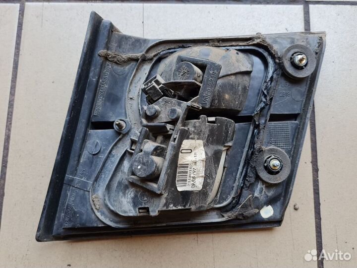 Задний левый внутренний фонарь nissan primera P11