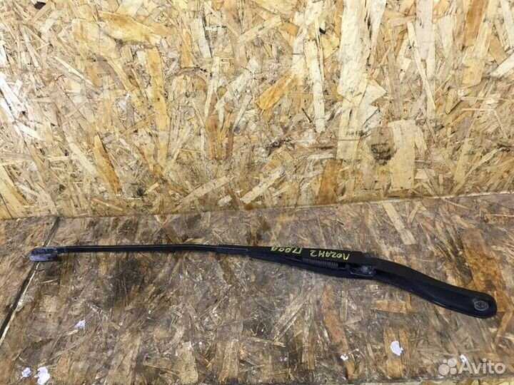 Поводок стеклоочистителя передний правый Renault