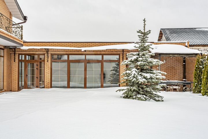 Дом 180 м² на участке 5 сот.