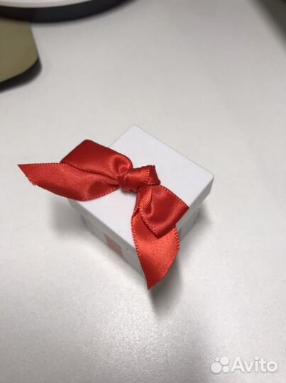 Фигурка в виде подарка