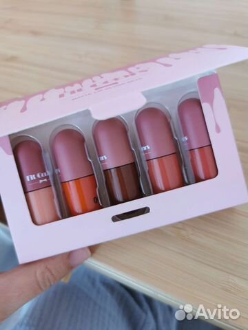 Помада блеск для губ