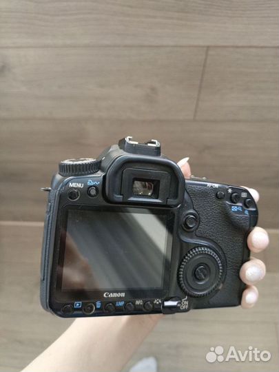 Зеркальный фотоаппарат Canon 40d