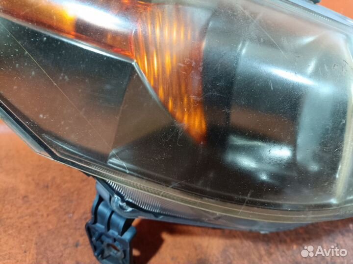 Фара Honda Stream RN6 (Правое)